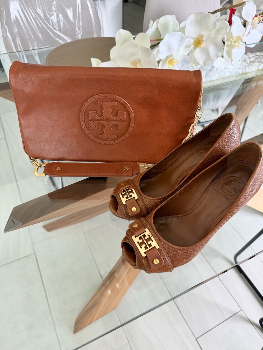 Tory Burch Chestnut Brown Leather handbag 👜and Peep-Toe wedges 6 1/2